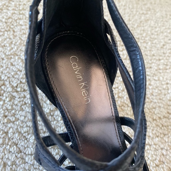 Calvin Klein black lace heel - Picture 3 of 3
